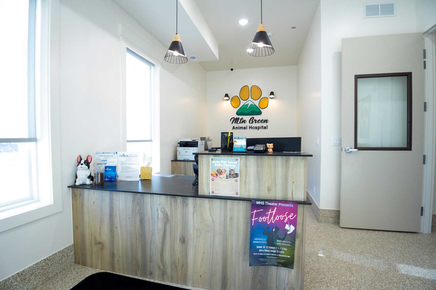 Front reception desk at Mtn. Green Animal Hospital